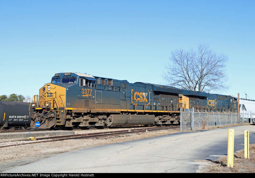 CSX 3377 & 984 lead train L619-19 southbound